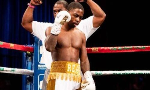 Семикратный чемпион США нокаутом выиграл главный бой вечера. Видео