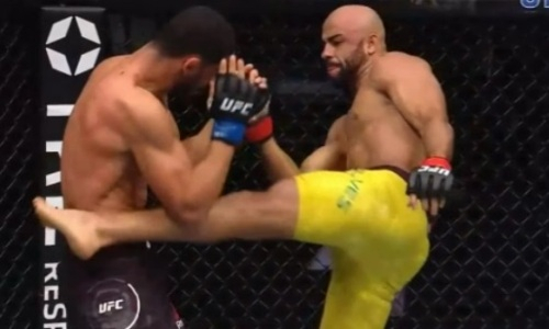 Бразильский файтер UFC тремя пушечными ударами пробил корпус сопернику. Видео нокаута