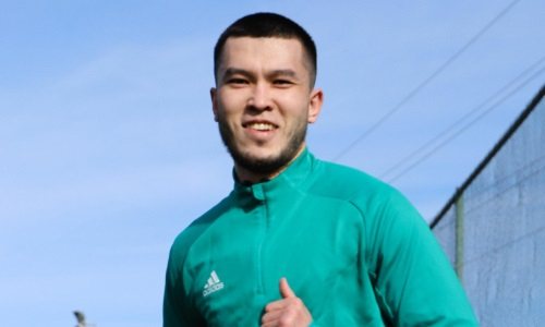 Попавший в страшное ДТП казахстанский футболист вернулся к тренировкам в клубе КПЛ спустя 1,5 года