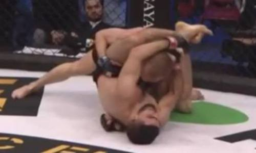 Мечтавшего о UFC российского файтера «удосрочили» в титульном бою. Видео