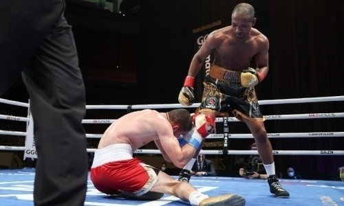 Бой боксера из Казахстана с сенсационным нокаутом вошел в число лучших поединков 2020 года