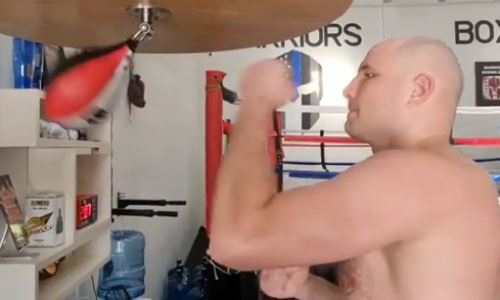 Непобежденный нокаутер-супертяж из Казахстана поделился видео с тренировки в США