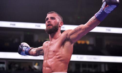 «Нокаутирую». Чемпион мира разгромил претендента и бросил вызов «Канело». Видео