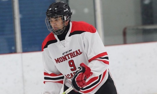 «Решили переехать, чтобы дать мне лучшее образование». 17-летний казахстанский форвард строит хоккейную карьеру в Канаде и мечтает выиграть чемпионат Мира