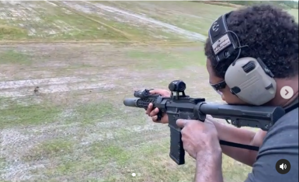 Джон Джонс опубликовал видео убийства кабана. Ему пришлось извиняться