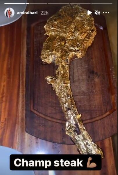 Альбази отметил победу над Жумагуловым у легендарного шеф-повара по стейкам Salt Bae. Фото