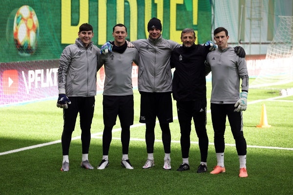 «Тобол» опубликовал фото с тренировки своих голкиперов на УТС