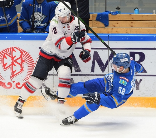 Фоторепортаж с матча КХЛ «Барыс» — «Нефтехимик» 4:1