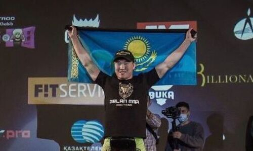 «Ему никто не давал шанса». Муратбек Касымбай высказал прогноз на бой казахстанского файтера за чемпионский пояс