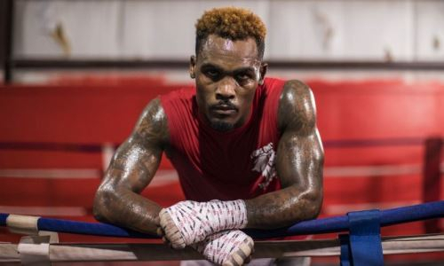 «На ринге я особенный». Чемпион мира по трем версиям грозится побить любого в дивизионах Головкина и «Канело»