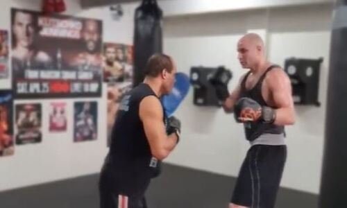 Непобежденный казахстанский супертяж показал видео своей подготовки к следующему бою
