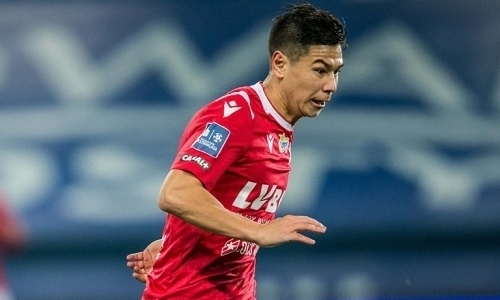 «Он может работать на поле как вол». Казахстанец номинирован на звание футболиста года в Польше