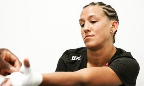 «Есть все условия, чтобы стать чемпионкой». Первая казахстанка в UFC рассказала, на что потратила бонус за победу