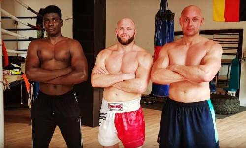 «Готов провести бой в любой точке мира». Уехавший из Казахстана непобежденный немецкий боксер о своем секрете нокаутера и визите на Родину