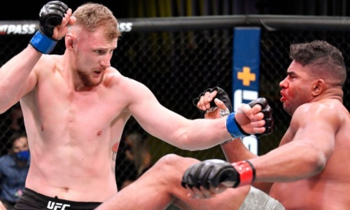 Волков — Оверим: видео полного боя UFC с брутальным нокаутом в HD
