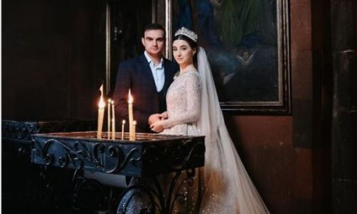 Футболист «Кайрата» женился и показал яркое фото с невестой