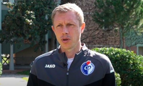 «Заслуженно выиграли эту игру». Тренер аутсайдера ФНЛ — о разгромной победе над «Кайсаром»