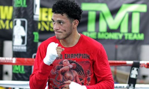 Бывший спарринг-партнер Головкина показал фото с «лучшим полусредневесом мира»