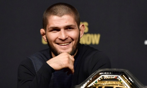 Хабибу Нурмагомедову сделали кофе с изображением пояса UFC на пене. Фото