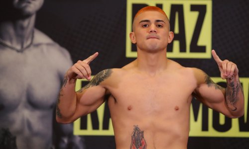 Чемпион мира потерял титул на взвешивании перед боем с непобежденным таджиком