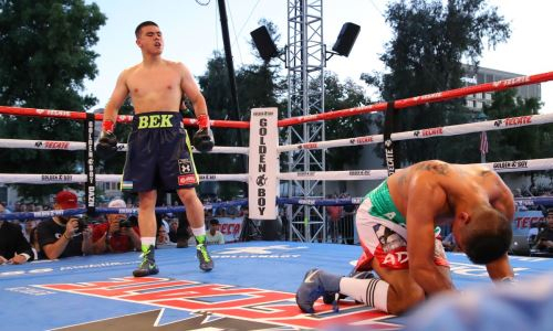 Несостоявшийся соперник Ковалёва из Узбекистана выиграл кровавый бой брутальным нокаутом. Видео