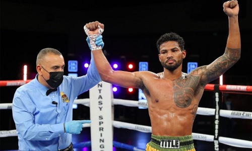 Сын легендарного боксера одержал яркую досрочную победу в весе Головкина. Видео