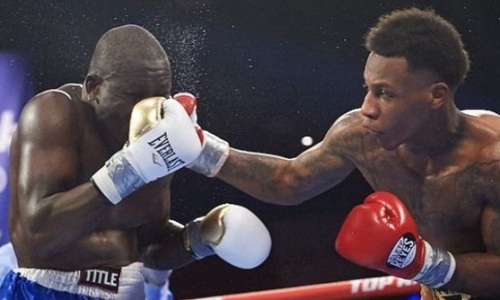 Американец выиграл третий бой нокаутом за месяц. Видео