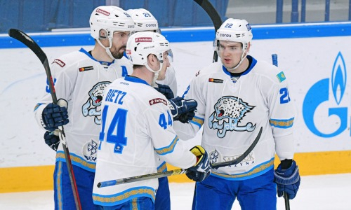 «Барыс» поздравил хоккеиста сборной Казахстана с бракосочетанием и показал фото с красавицей-женой