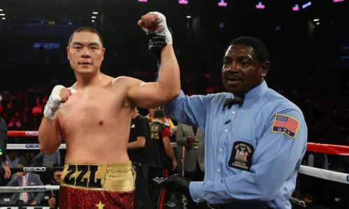 Китайский супертяж предложил Джошуа сразиться с ним на 100-тысячной арене