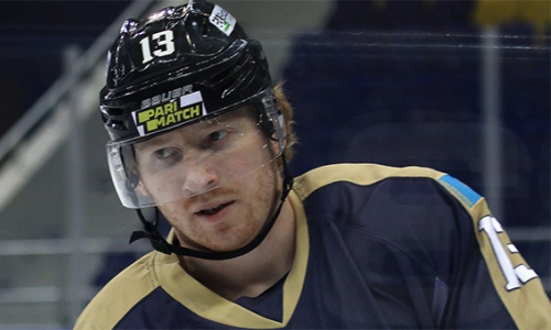 Российский хоккеист покинул казахстанский клуб