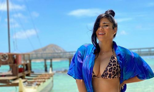 «Идеальная». Уволенная из UFC горячая красотка поразила поклонников глубоким декольте