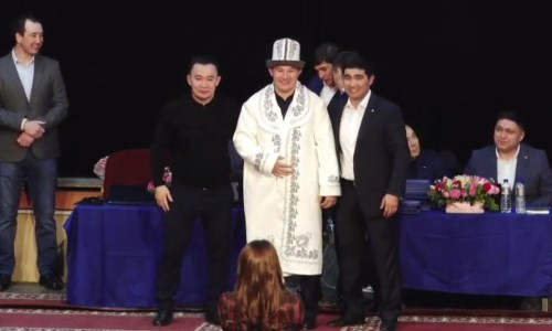 Осужденного в Казахстане депутата чествовали на чемпионате страны по борьбе