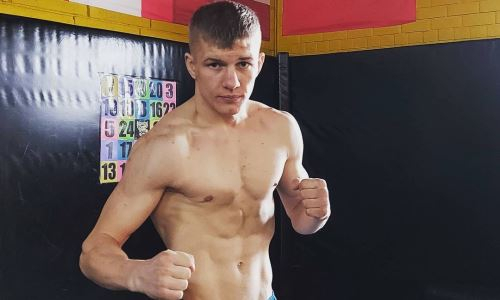 Непобежденный казахстанский боксер анонсировал поединок с небитым россиянином. Есть точная дата