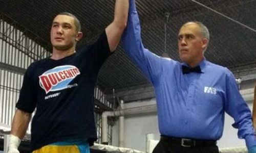 Казахстанский боксер сразится с непобежденным россиянином после поражения нокаутом