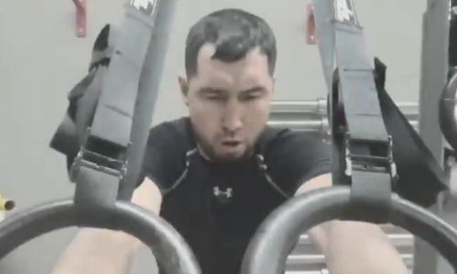Обладатель трех титулов из Казахстана опубликовал видео с очередной тренировки