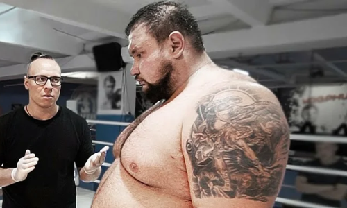 190-килограммового «Большого папу» избили и отправили в нокаут