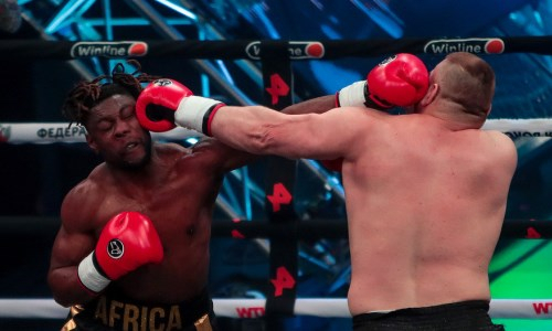 «Я не планировал». Соперник Вячеслава Дацика ответил, почему он выпал за канаты