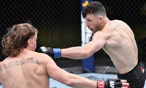 Американский боец UFC за 56 секунд нокаутировал соперника коленом в голову. Видео