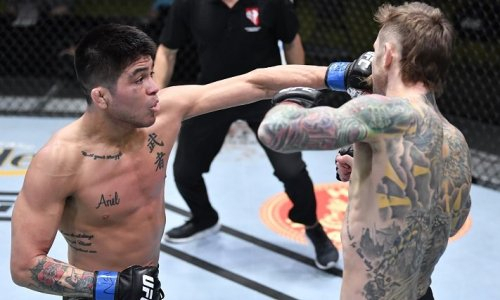 Американскому бойцу UFC нанесли 13 ударов в голову за шесть секунд. Видео нокаута