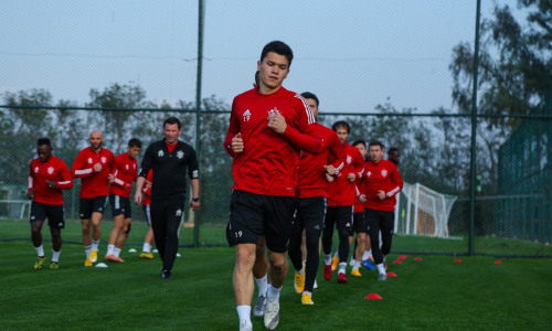 «Повода для паники я не вижу». Наставник «Актобе» прокомментировал неудачные результаты матчей на УТС и назвал причины