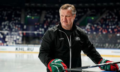 «Они выиграли в Казани, мы это помним». Тренер «Ак Барса» назвал лучших игроков «Барыса» и анонсировал возвращение Доуса