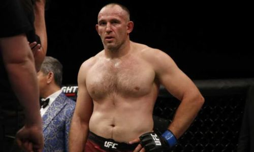 Российского бойца Алексея Олейника исключили из рейтинга UFC