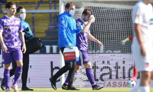 Играющий в Европе казахстанский футболист получил перелом в матче чемпионата