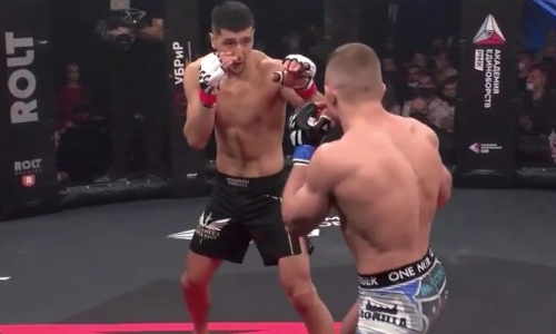 Видео боя Ильяс Хамзин — Борис Медведев с сенсационным поражением казаха нокаутом