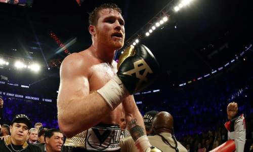 «Он не дерётся с лучшими». Экс-чемпион мира в двух весовых категориях раскритиковал «Канело»