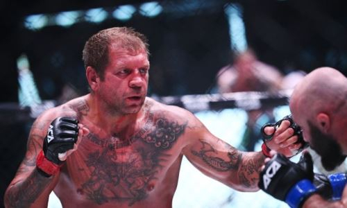 «Давайте скажем прямо». Глава AMC Fight Nights Global назвал условие подписания Александра Емельяненко