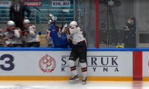 Пролетая над гнездом «ястребов». Нокдауны хоккеистов «Барыса» вошли в ТОП-3 силовых приемов КХЛ. Видео