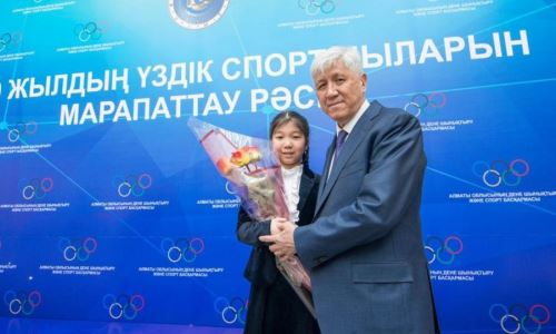 10-летнюю призерку чемпионата мира наградили в Талдыкоргане