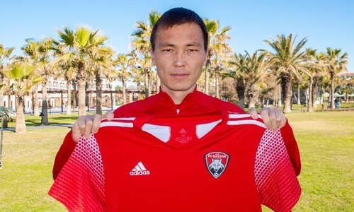 «Кайсар» продлил контракт с футболистом сборной Казахстана