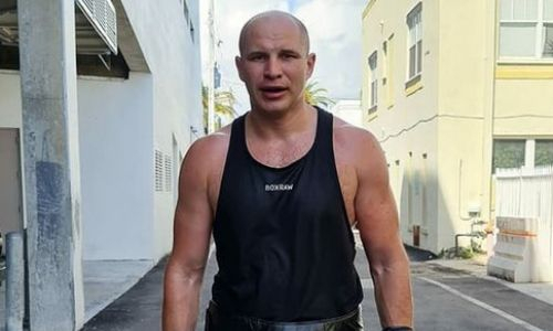 «Бокс объединяет». Казахстанский супертяж потренировался с Сергеем Харитоновым и популярным блогером